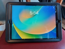 Apple iPad 5th Gen A1822 Bundle