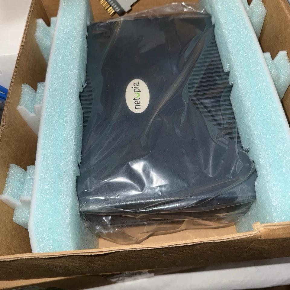 Netopia R5100 Serial RouterHub Firewall NE053 Open Box NOS Complete w/ Cables - Image 4 of 4