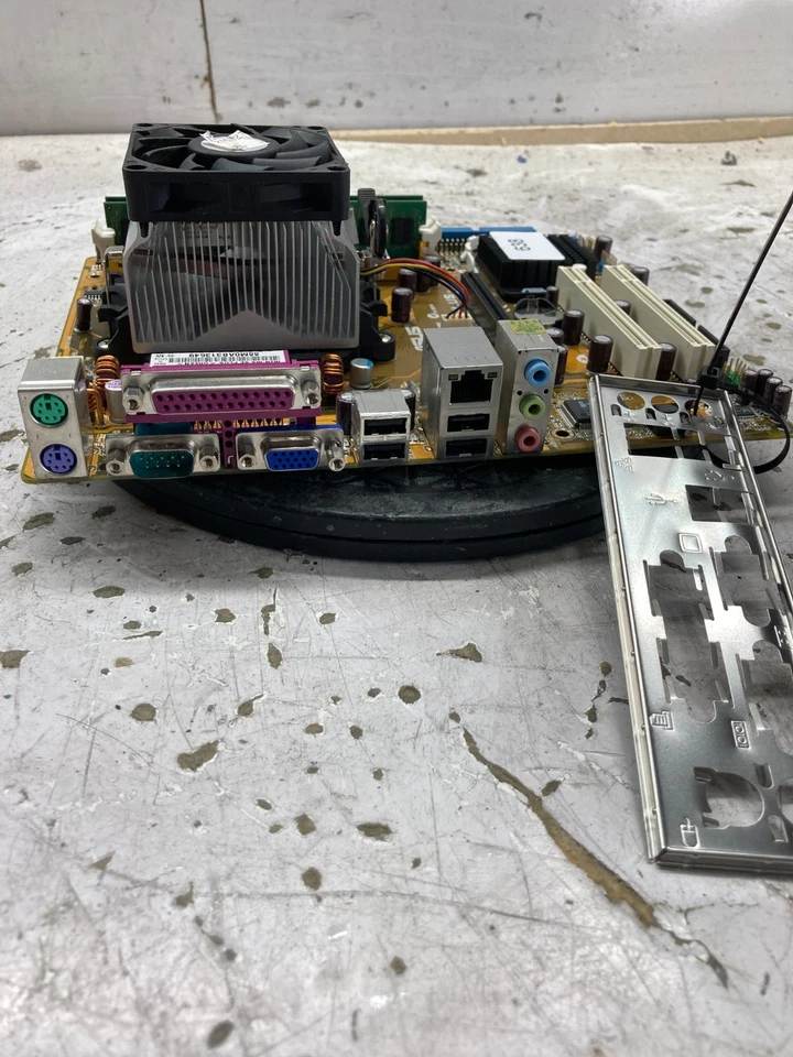 ASUS MZN-MX SE PLUS AMD Athlon 64 X2 Dual Core 5200+ 2 GB SIN DISCO DURO Foto 2 de 4