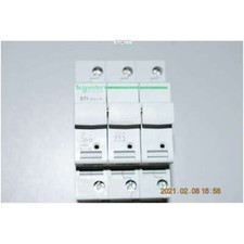 15656 Fuse Holder Base 3P STI 10.3X38 400 V Schneider