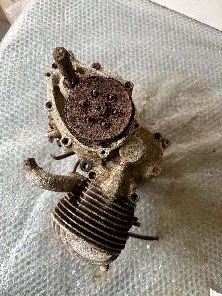 NSU Quickly Motor Deko Bodenfund unrestauriert Ersatzteilspender Oldtimer Moped - Bild 3 von 4