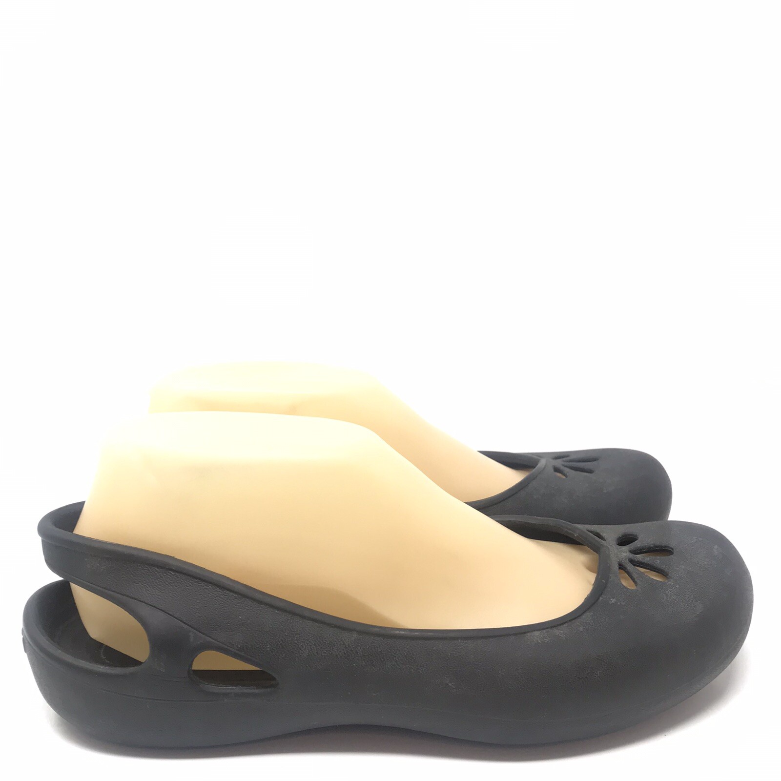 croc closed toe shoes