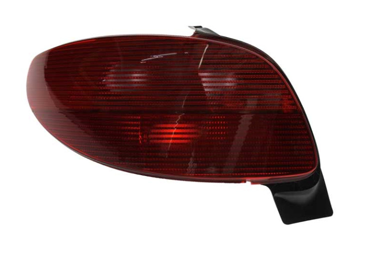 Feu arrière gauche Peugeot 206 pour réparer un optique cassé au contrôle technique