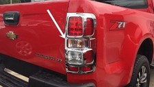 LOT DE 2 CACHE FEU ARRIÈRE CHROMÉ CHEVROLET NEW COLORADO 2016