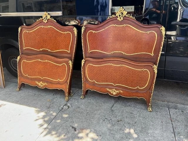 Impresionante par de camas gemelas francesas antiguas de caoba y palisandro con Omalu Foto 2 de 4