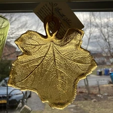 Vtg. L E Smith Glass 5" Yellow Maple Leaf Sun Catcher Trinket  Spoon Rest New