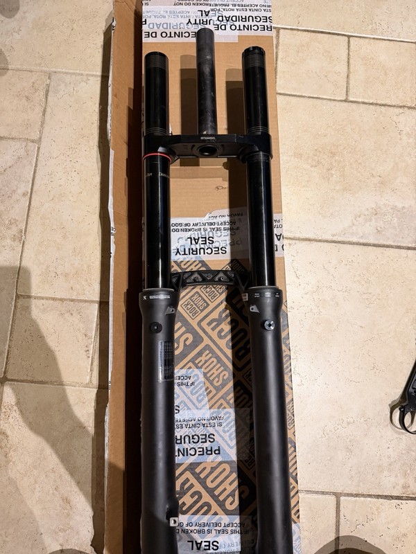 Rockshox Boxxer RC Downhill Mountain Bike Forks 29-inch 200mm, 20mm