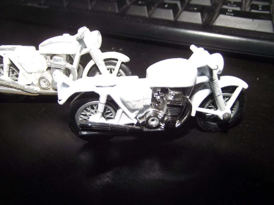 Matchbox №33 HONDA 750 1977 Police Motorcycle With Rider.+ 2 without .Un-boxed. - Image 4 of 4