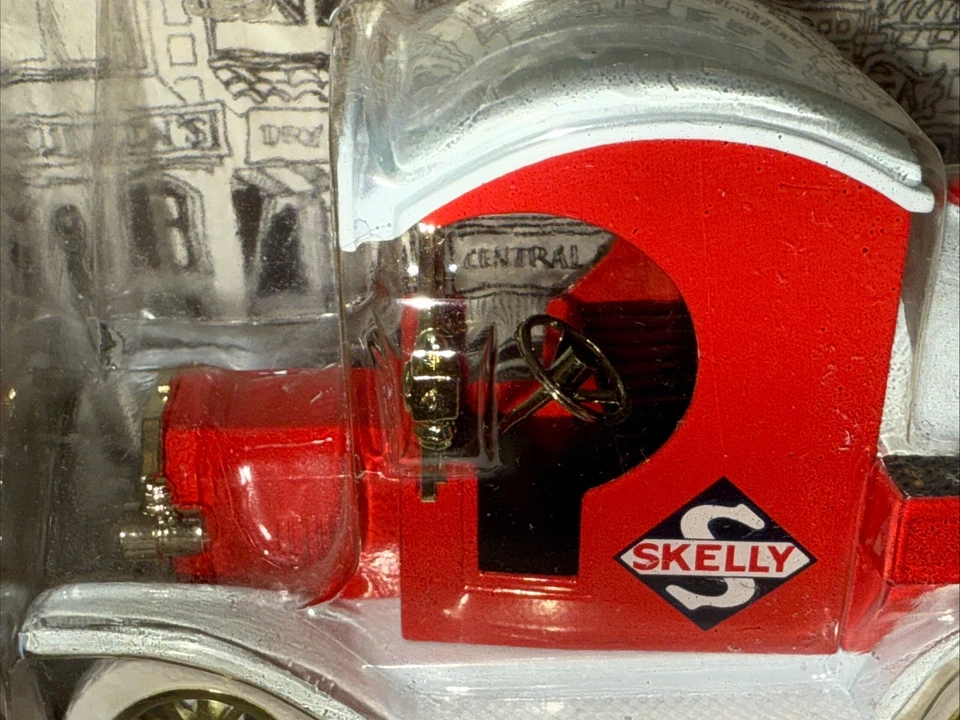 NEW NIB Gearbox Skelly Gasoline Limited Edition 1912 Ford Tanker Bank 1:24 - Image 4 of 4
