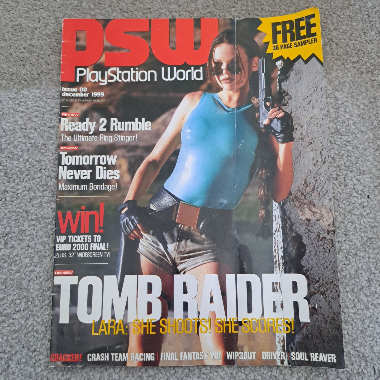 PSW Playstation World Magazine Issue 00 December 1999 Lara Croft Tomb Raider