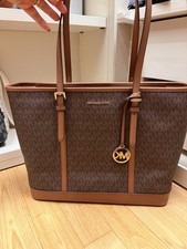 Michael Kors borsa tote donna marrone monogram MK charm doppio manico oro