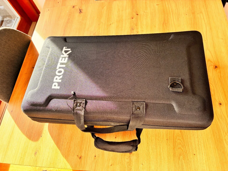 NUMARK Mixstrem Pro+. Standalone DJ Controller - Bild 2 von 4