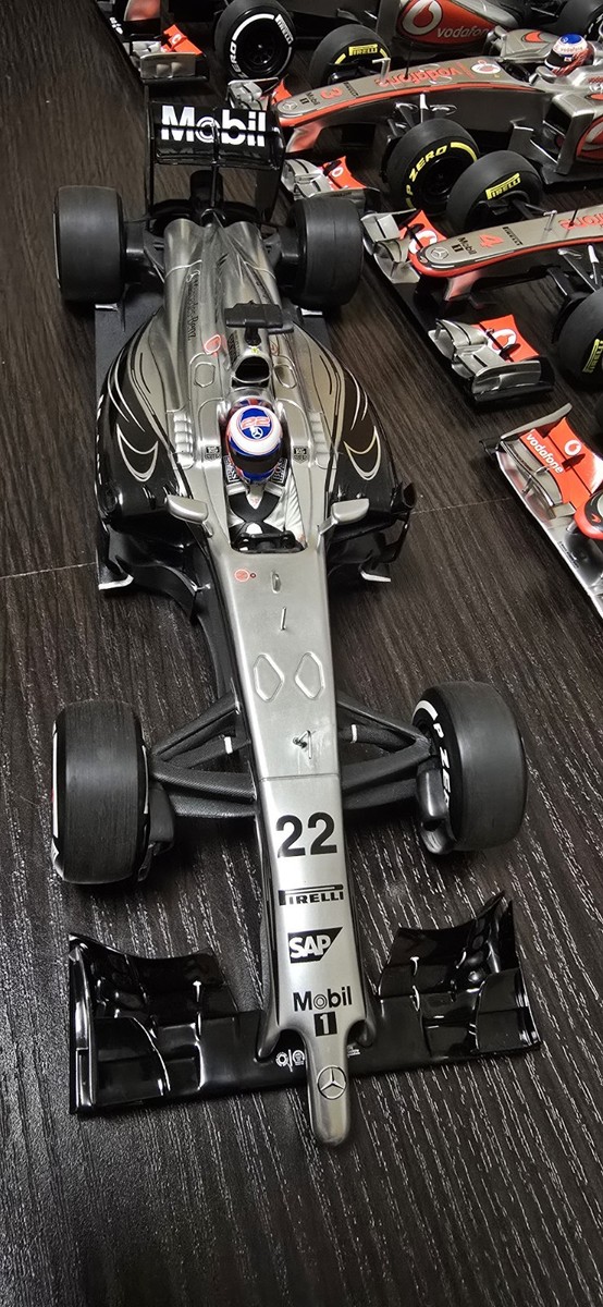 Modèle Réduit McLaren Mercedes Button Showcar 2011 échelle 1/18 - Occasion Minichamps