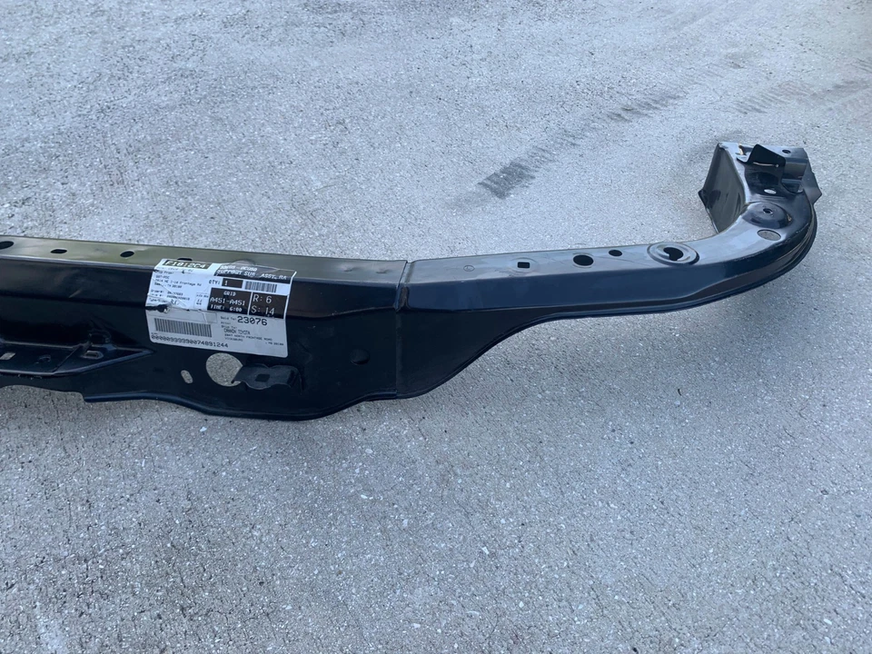 Soporte de radiador barra de amarre superior genuino Toyota 53205-0C050 - se adapta a Tundra 2014-202 Foto 2 de 4