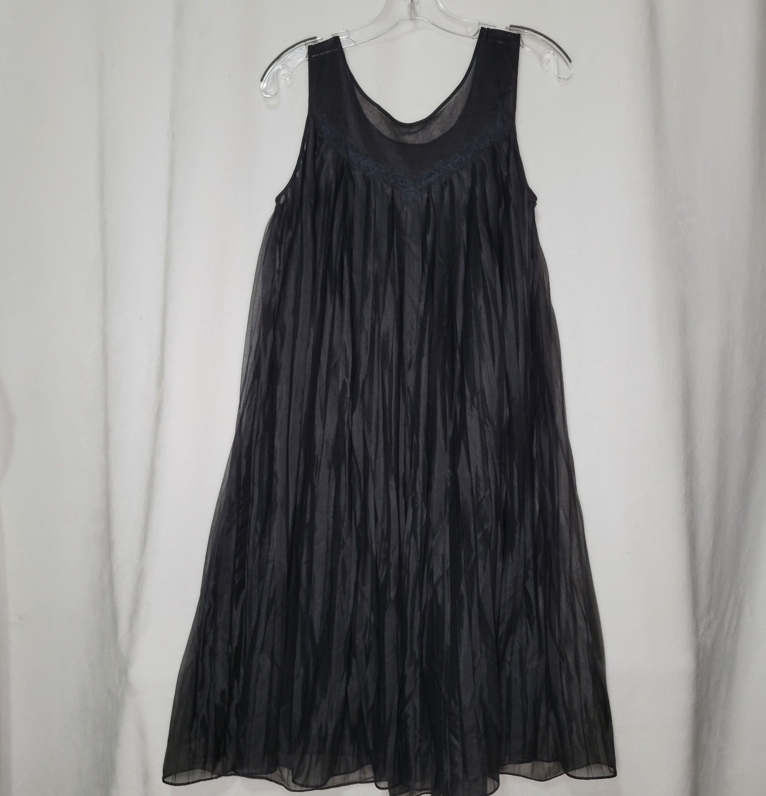 Vintage Carol Brent Women’s Medium Sleeveless Nylon Nightgown Black Pleated