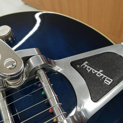 Silver GRETSCH G5655T-QM hollow body electric guitar with black pickguard, hardware, and branded control knob.