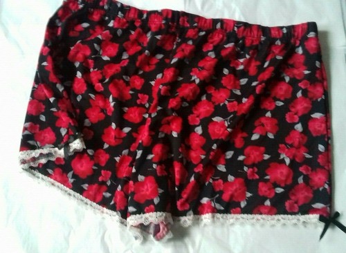 Marilyn Monroe 2 Piece Pyjama PJ Nightwear Short Set -Medium - Picture 2 of 3
