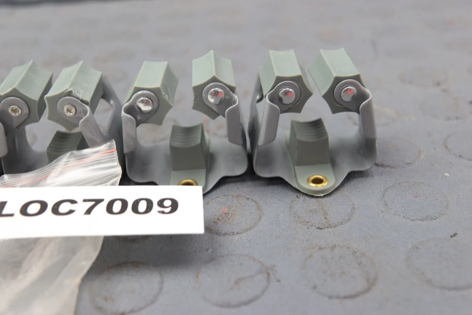 SOPORTES PARA FREGONA Y ESCOBA X002CL871F PAQUETE DE 5 LOC7009 Foto 3 de 4