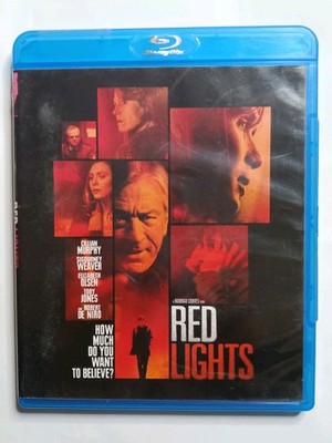 Red Lights 2012 Blu-ray  A Pre Owned  Disc Mint Condition.