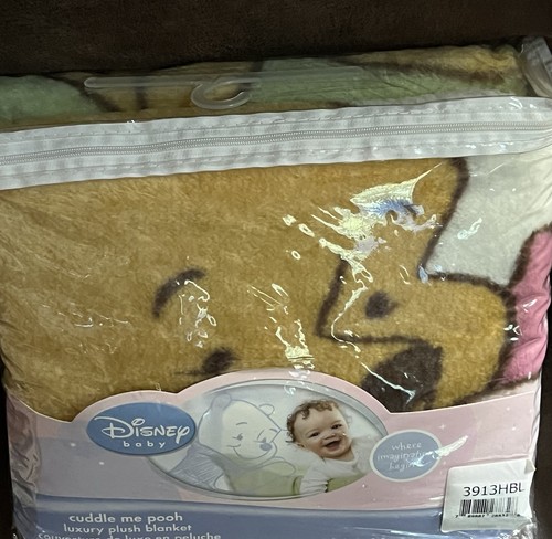 CUDDLE ME POOH LUXURY PLUSH BLANKET DISCONTINUED RARE BRAND NEW IN PACKAGE - Picture 3 of 4