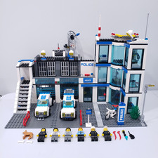 Lego 2011 City Police Station 7498 With Manua...