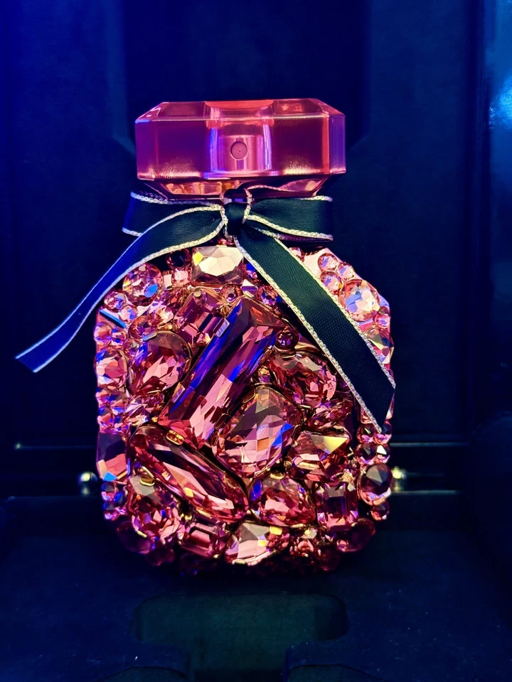 Victoria's Secret BOMBSHELL EDP EDICIÓN DE LUJO CON CRISTALES DE SWAROVSKI 50 ML NUEVO CON ETIQUETAS Foto 2 de 4