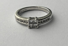 Vintage platinum princess cut 0.25 diamond cluster ring size J1/2  (AO1)