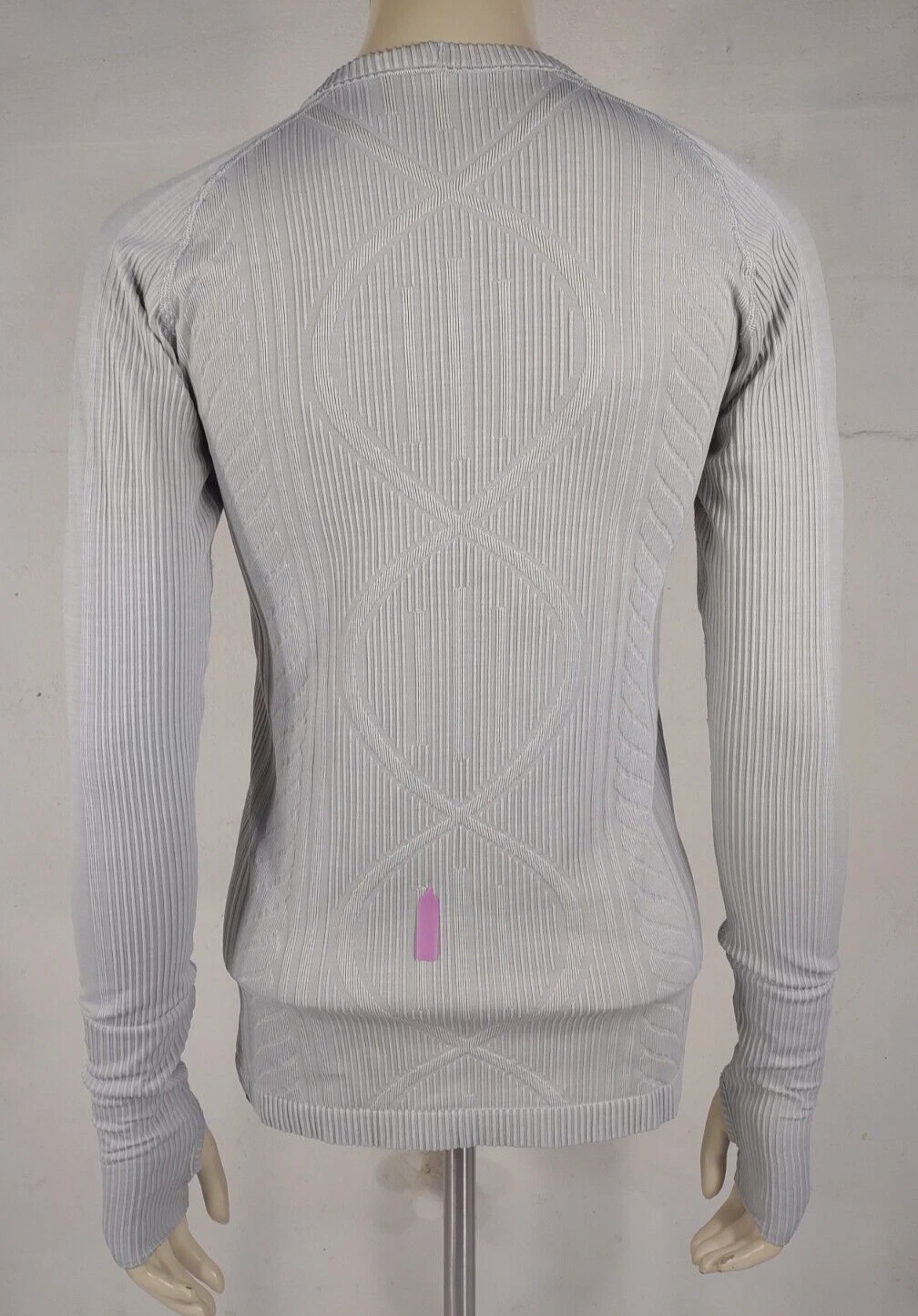 lululemon textured long sleeve athletic thumb holes shirt