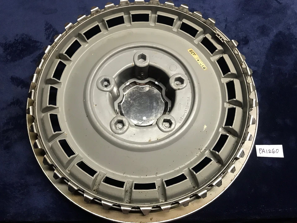 One Ford F150 & Bronco full hubcap 1979 1980 1981 1982 1983 1984 1985 NOS ? New? Foto 3 de 4