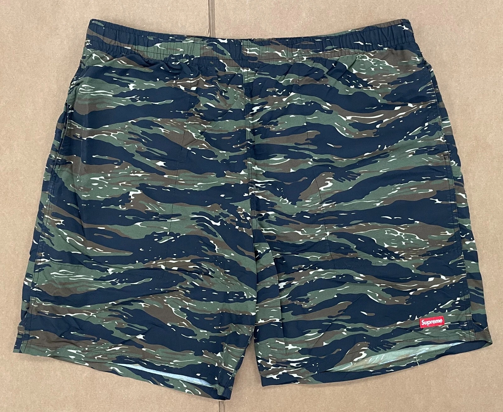 SS23 SUPREME TIGER CAMO PETITE BOÎTE LOGO NYLON SHORT EAU TAILLE XXL (#78