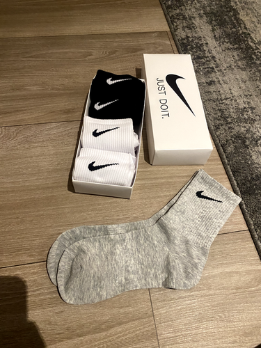 Nike Socks Box Set x 5 Pairs Socks - Black, White & Grey - New - Picture 2 of 2