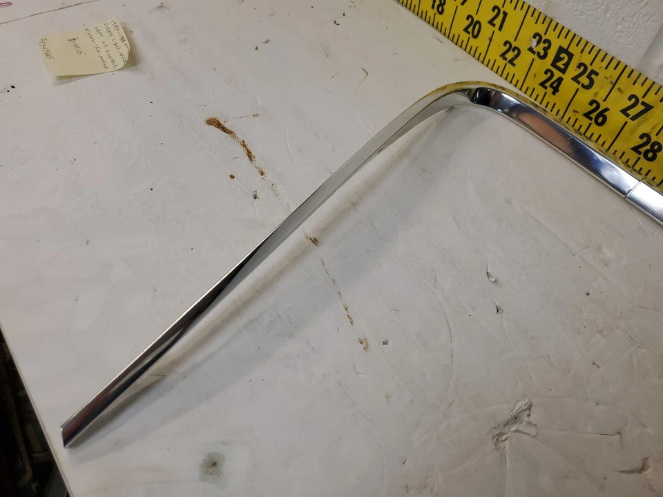 Oldsmobile Cutlass Cruiser 1982-86 LH moldura de ventana 1/4 20343265 (FB5) Foto 4 de 4