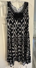 Women s Soma SZ M Black/White Sleeveless Nightgown Sleeepwear Crochet Accent
