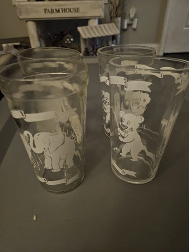 Hazel Atlas Vintage Glass Tumblers Set Of 4  ,two Elephants, Two Bears.