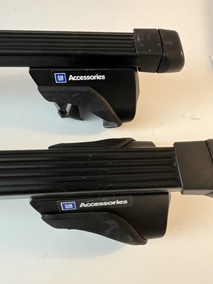 GM Accessories/Thule Roof Cross Bars 853-2341-07 & 1254 Locking Foot Pads   