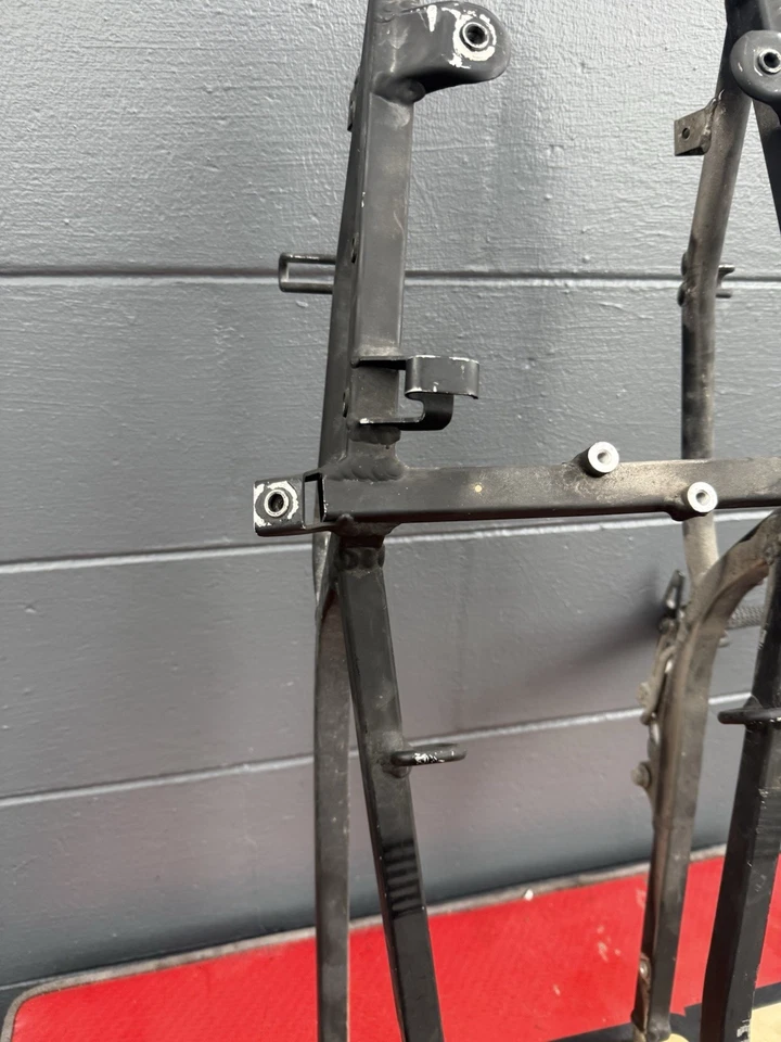 Subchasis trasero Suzuki GSXR 600 GSXR 750 2001-2003 01-02 GSXR 1000 OEM BUENO Foto 3 de 3