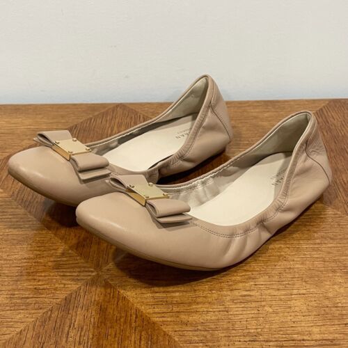 Sandali da donna beige Cole Haan fiocco balletto taglia 9B pelle nuda D43263 - Foto 2 di 15