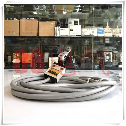 1pcs Used OMRON [Limit switch] D4C-1220