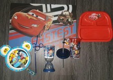 Set de salle à manger Disney 8 pièces la plupart n'ont jamais été utilisés le reste est en excellent état