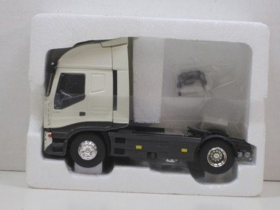 Iveco Stralis Zugmaschine in weiß Iveco-Box Eligor 1:43