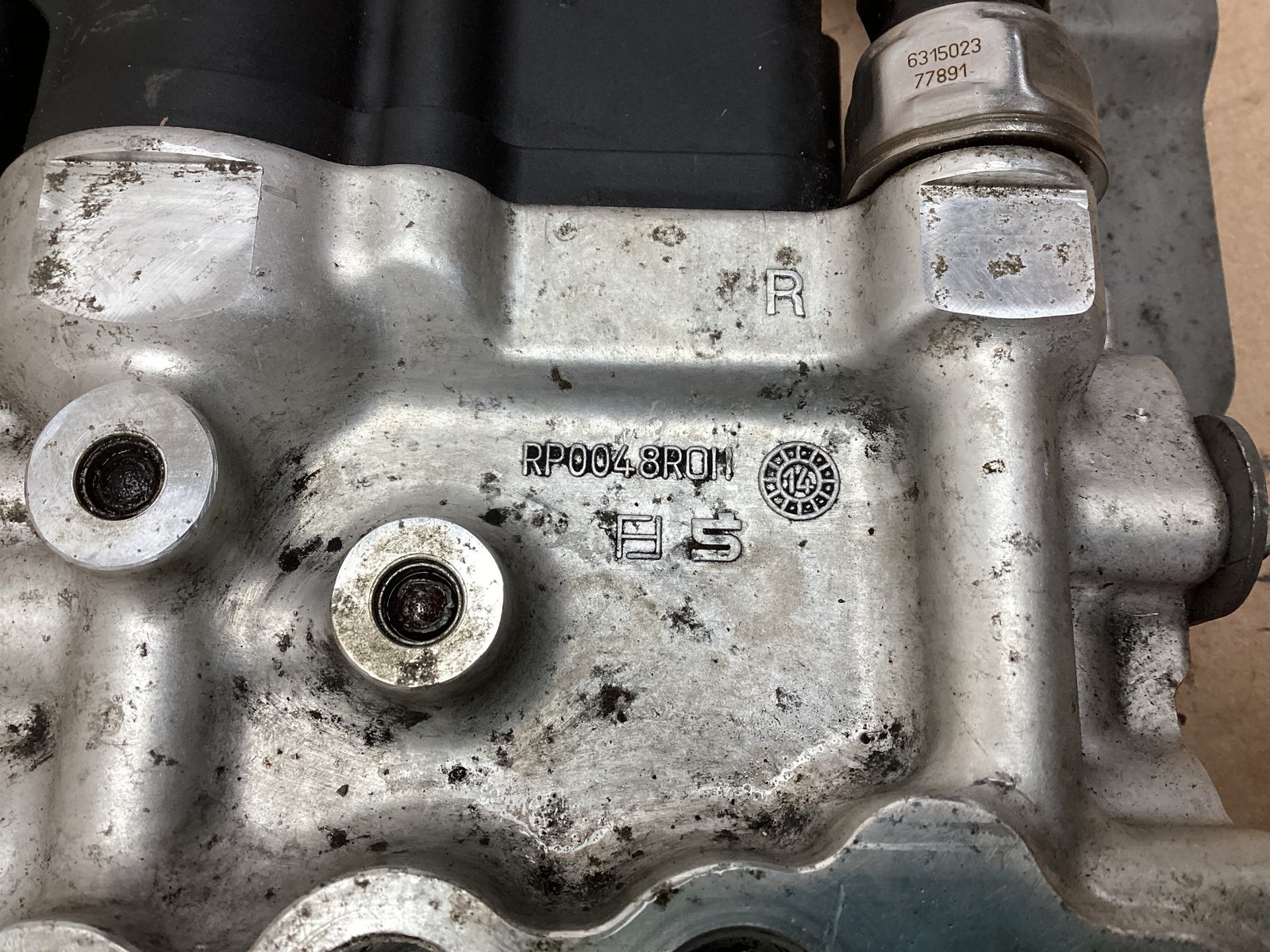 McLaren 650S 2016 Hydraulic Suspension Valve Block Unit 15 - 17 :Y