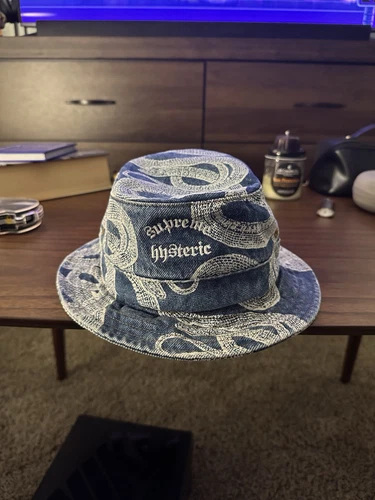 Chapeau seau bleu Supreme x Hysteric Glamour Snake Denim Crusher taille Medium/Large