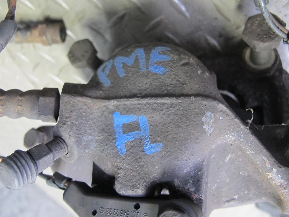 90-95 MERCEDES W124 300D JUEGO DE 2 PINZAS DE FRENO DELANTERAS DERECHA E IZQUIERDA OEM Foto 2 de 4