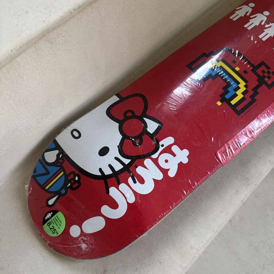 NIÑA MONOPATÍN SANRIO HELLO KITTY MIKE CARROL 45ª CUBIERTA NUEVO SELLADO 8,25” Foto 2 de 4
