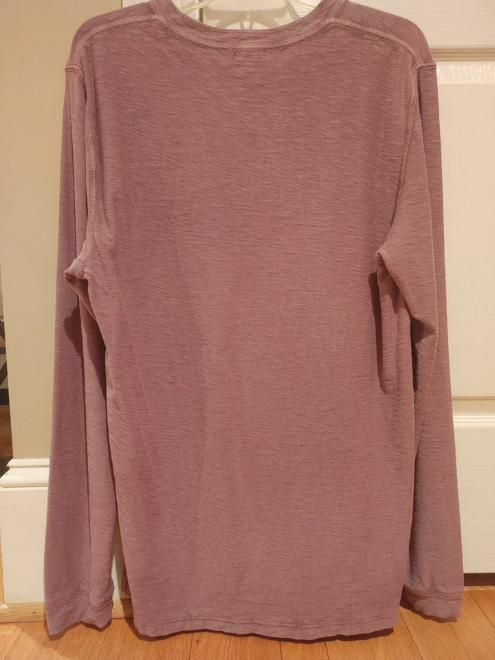 7 For All Mankind Para hombres Brooklyn Signature Slub Henley en Berenjena Mediana Foto 2 de 4