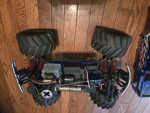 TRAXXAS T-MAXX NITRO WITH EXTRAS FOR PARTS /REPAIR ONLY - Picture 8 of 10