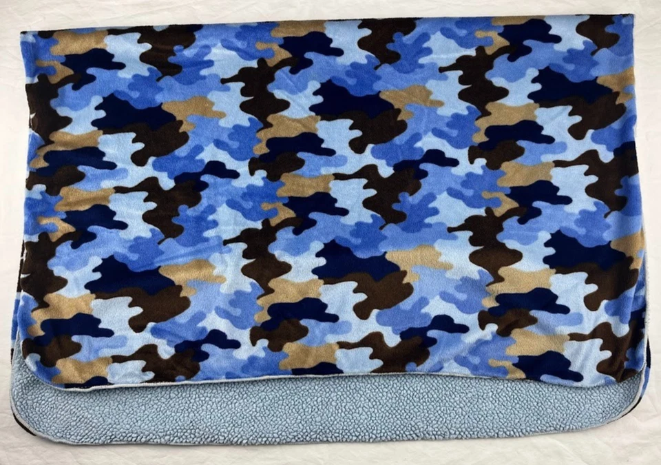 Manta de bebé Sherpa de camuflaje azul marrón Circo de segunda mano Lovey Target Foto 2 de 3
