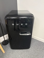 SMEG Black Compact Mini Fridge Single Door Gloss Adjustable Shelves 1-5 ft³