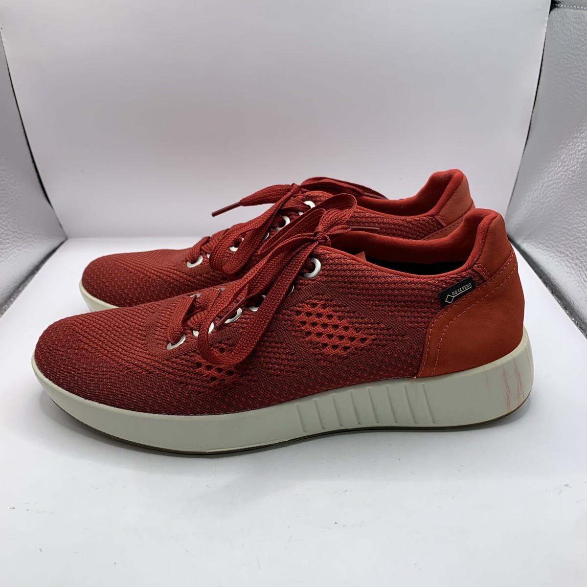 Women's Legero Low Top US Size US Essence Red Suede White