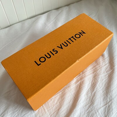 Louis Vuitton Geschenkbox magnetisch 26,5 x 11 x 10 cm / Original
